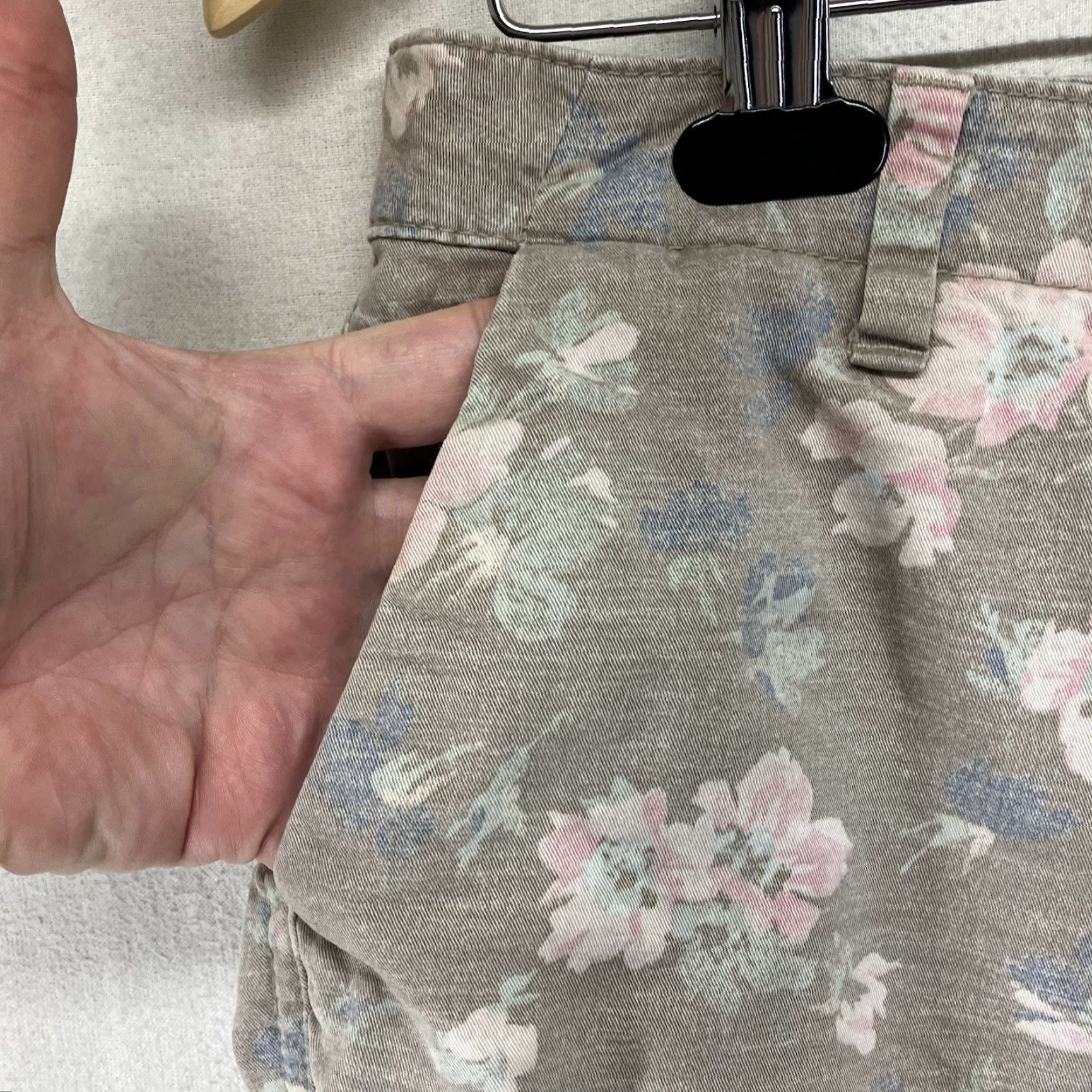 Gap Gap Women's Floral Chino Shorts Size 8 Multicolor Retro 90s Festival Casual Summer Size 30" / US 8 / IT 44 - 6 Thumbnail
