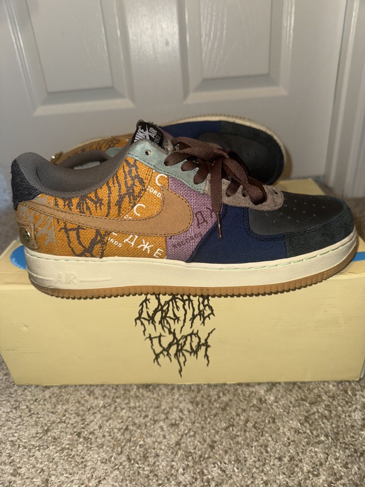 Nike × Travis Scott Nike x Travis Scott Air Force 1 Size US 11 / EU 44 - 1 Thumbnail