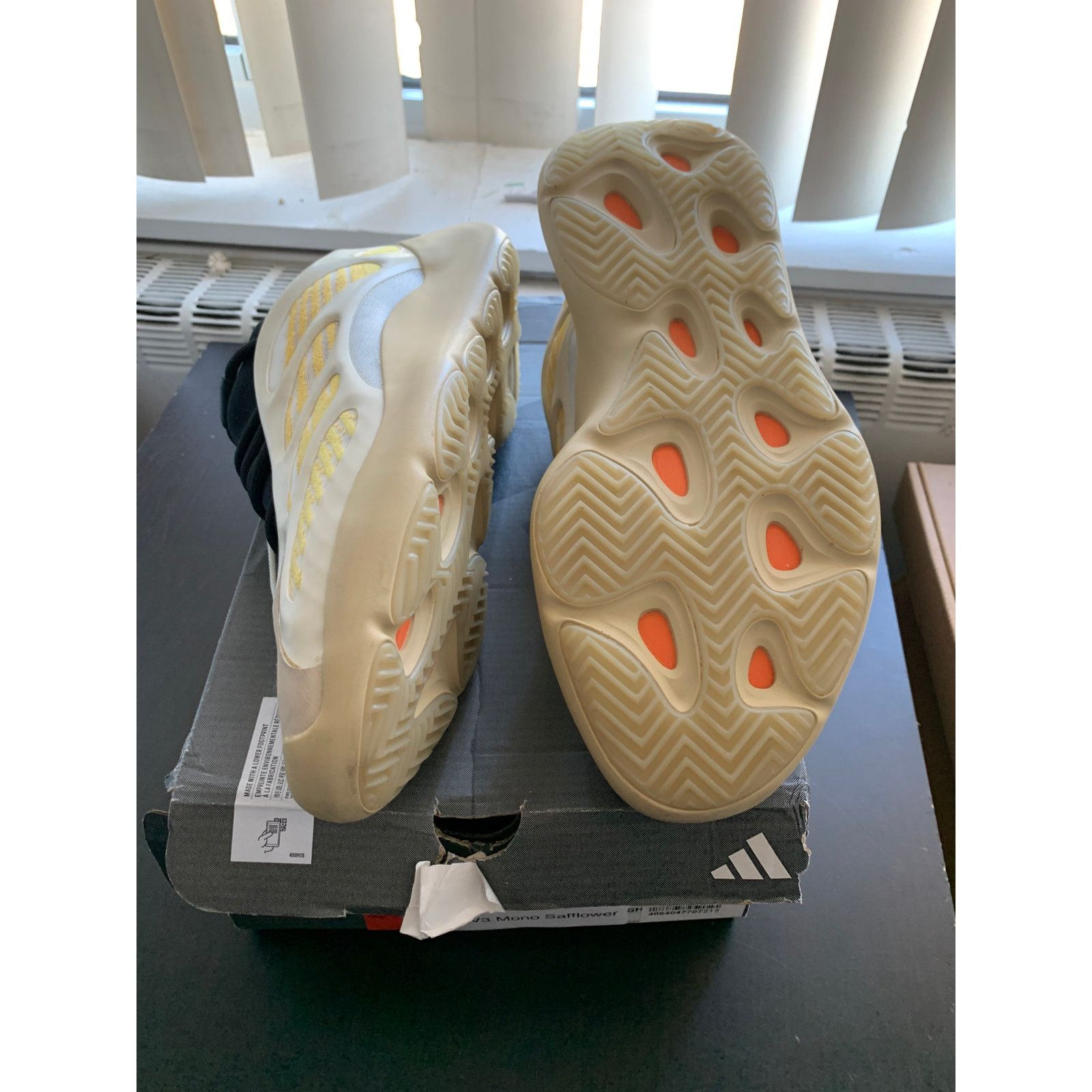 Adidas adidas Yeezy 700 V3 Mono Safflower Size 10.5 BRAND NEW Size US 10.5 / EU 43-44 - 6 Thumbnail