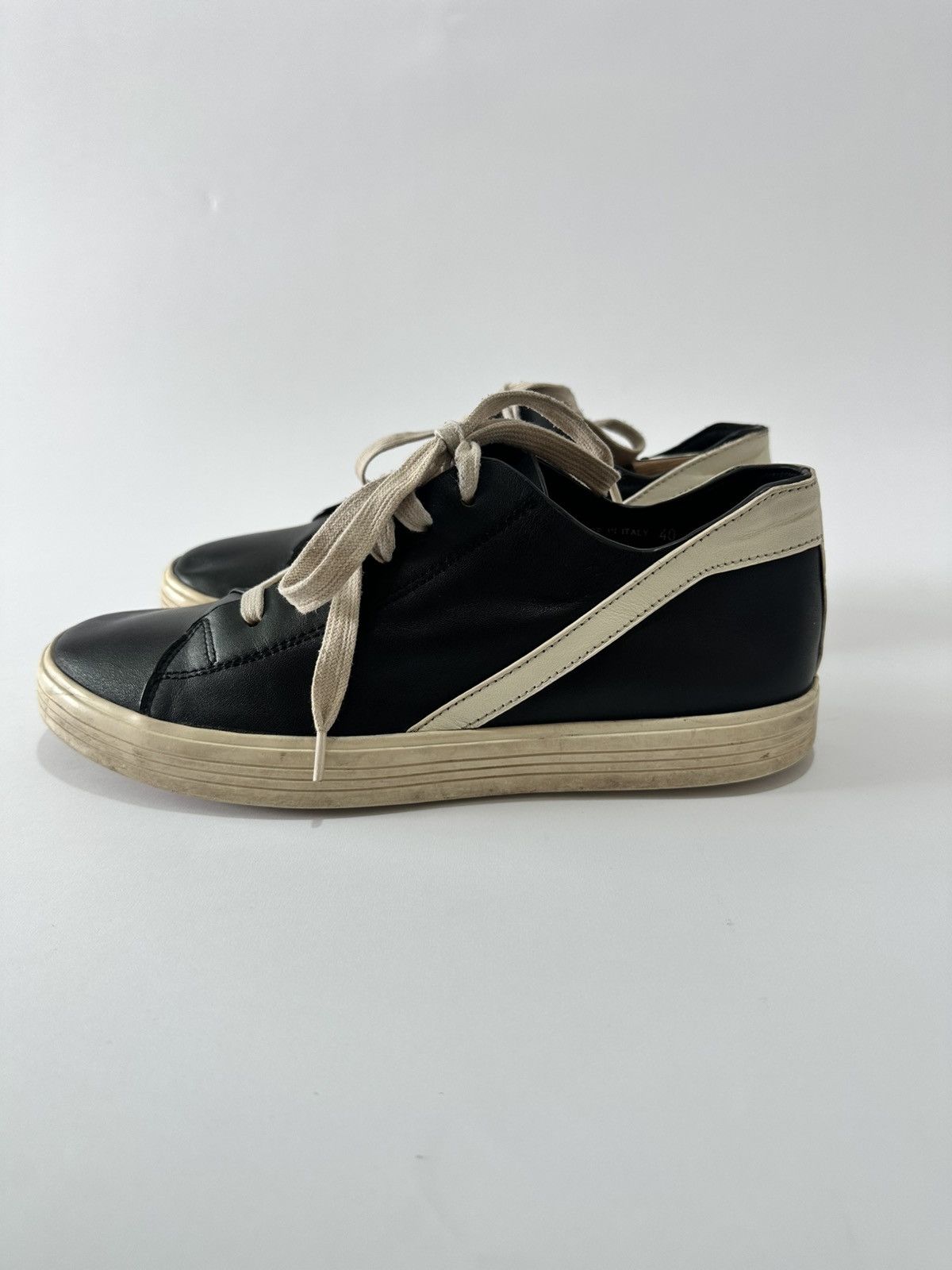RICK OWENS GEOTHRASHER LOW TOP SNEAKER Black & Milk