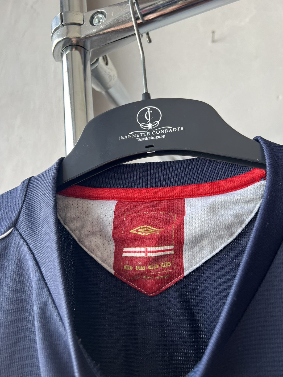Umbro 2006/07 ENGLAND TEAM TRAINING SOCCER JERSEY FOOTBALL SHIRT M Size US M / EU 48-50 / 2 - 6 Thumbnail