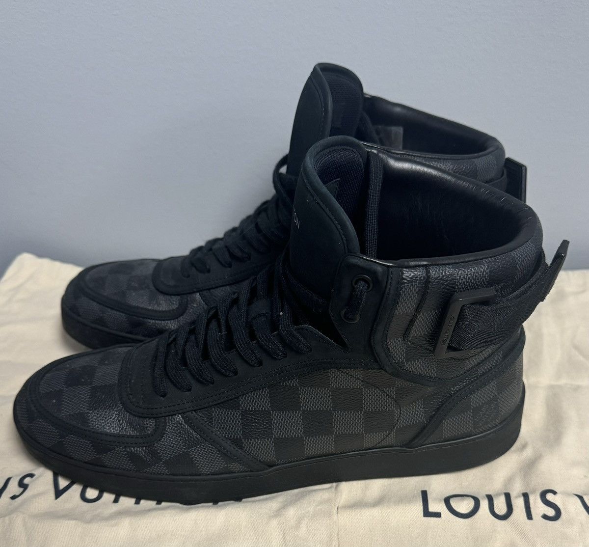 Louis Vuitton Louis Vuitton High Top Sneakers Size US 9.5 / EU 42-43 - 2 Thumbnail