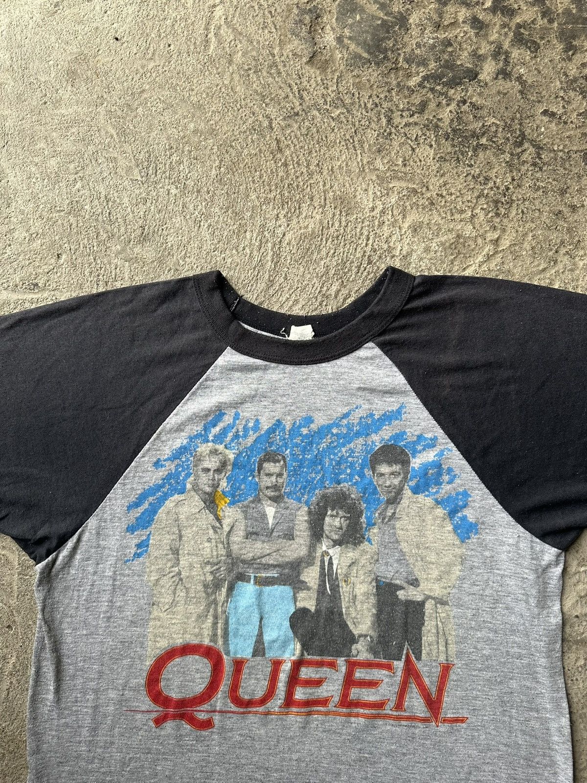 Vintage 1986 Queen Magic Tour Raglan Vintage Tee | Size M Size US M / EU 48-50 / 2 - 3 Thumbnail