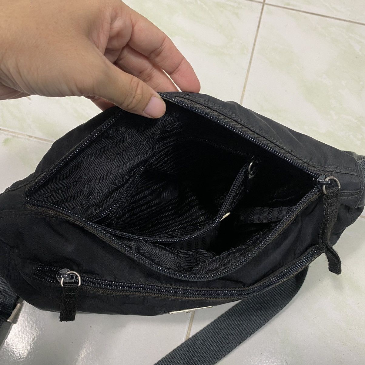 Prada 🔥VINTAGE SLING BAG PRADA MILANO Size ONE SIZE - 15 Thumbnail