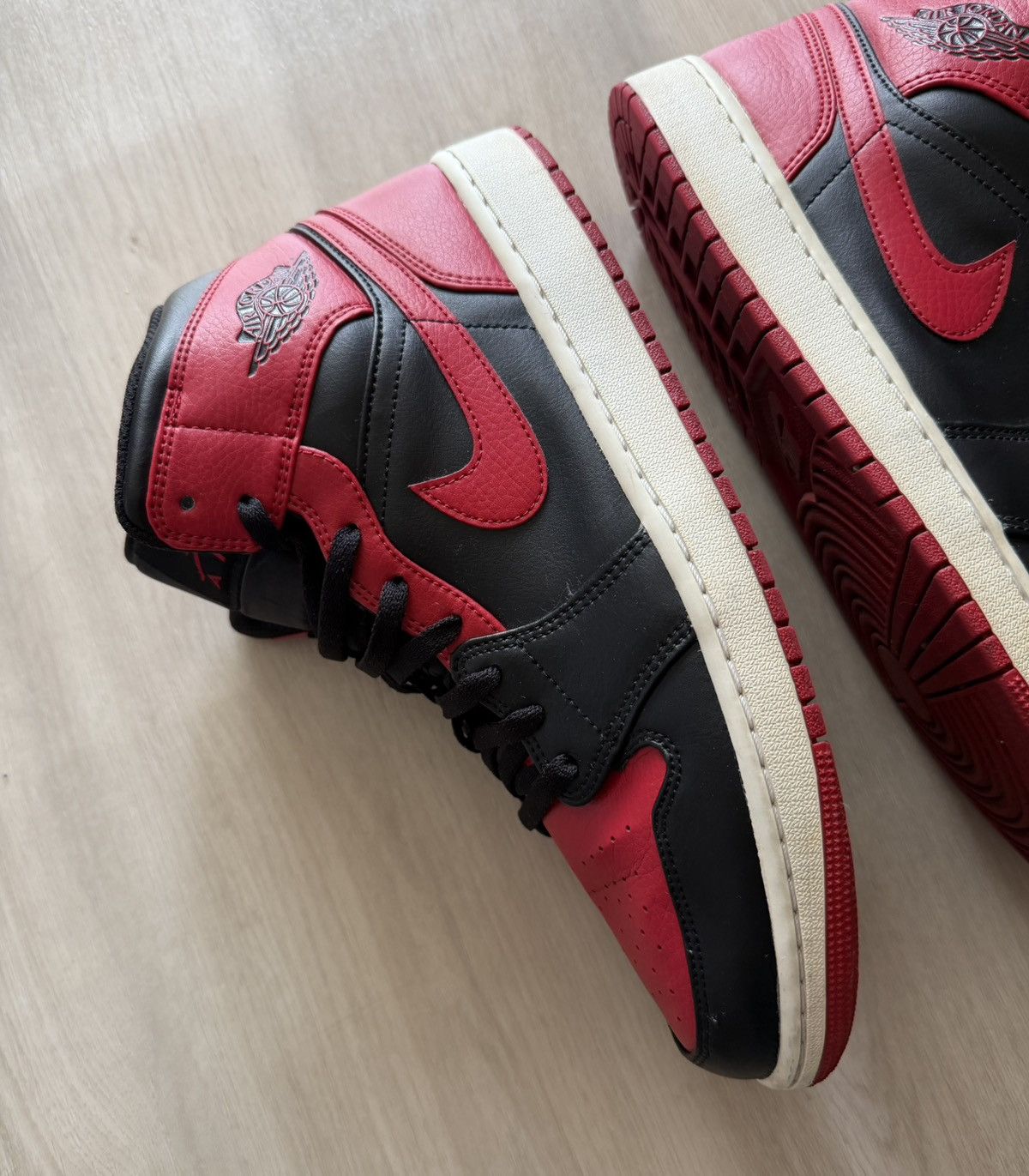 Jordan Brand Jordan 1 Mid Banned 2020 Sz 13 Size US 13 / EU 46 - 6 Thumbnail