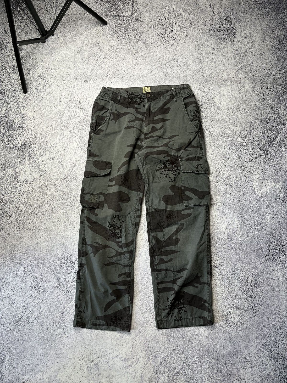 Japanese Brand VINTAGE FADED STREETWEAR CAMO CARGO PANTS Y2K Size US 32 / EU 48 - 2 Thumbnail