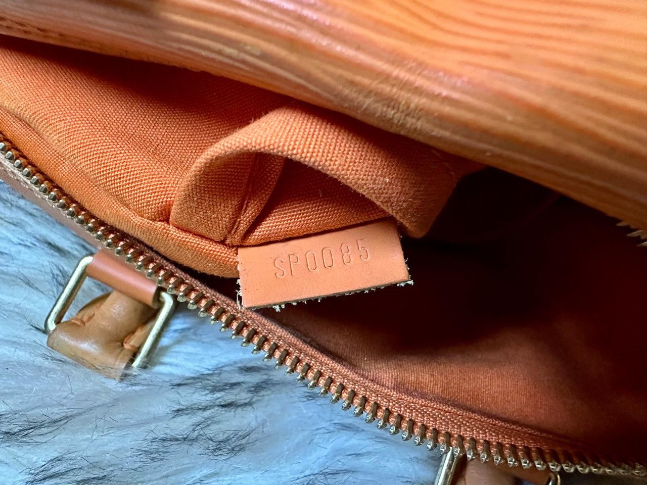 Louis Vuitton Authentic Louis Vuitton Epi Leather Speedy 25 Handbag Size ONE SIZE - 10 Thumbnail