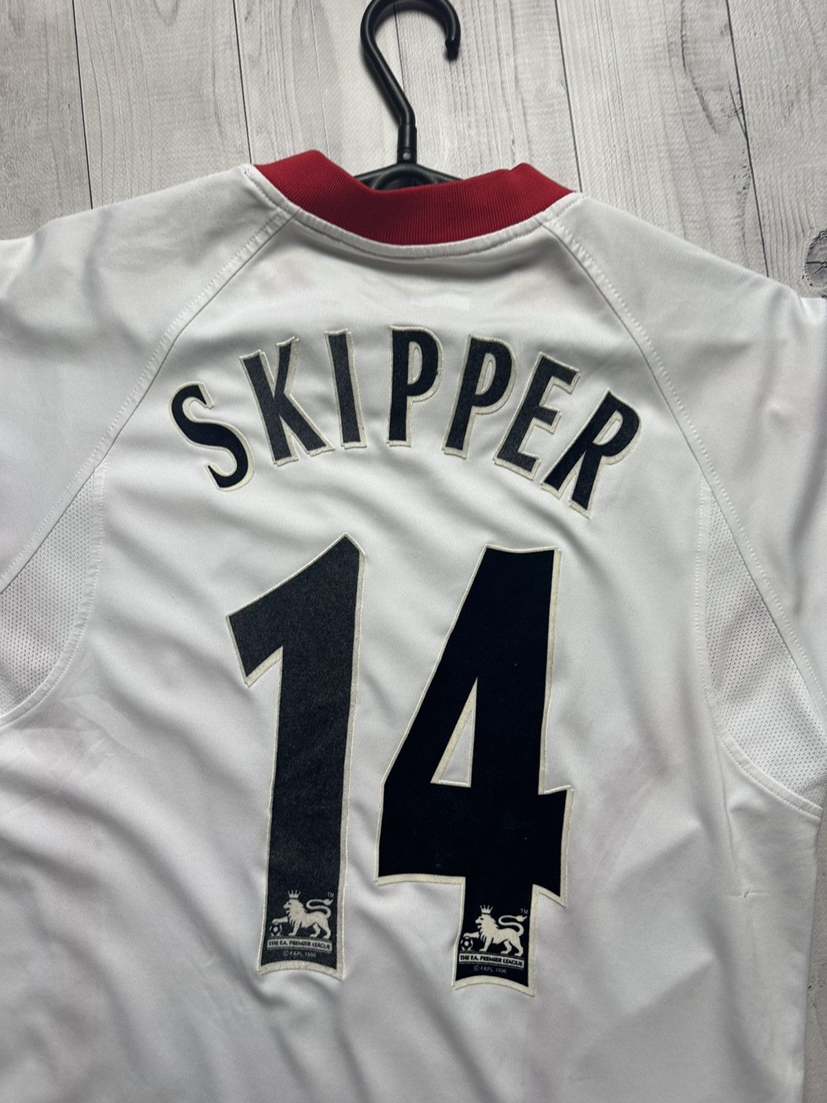Vintage Vintage Liverpool soccer jersey size M white Reebok Size US M / EU 48-50 / 2 - 11 Thumbnail