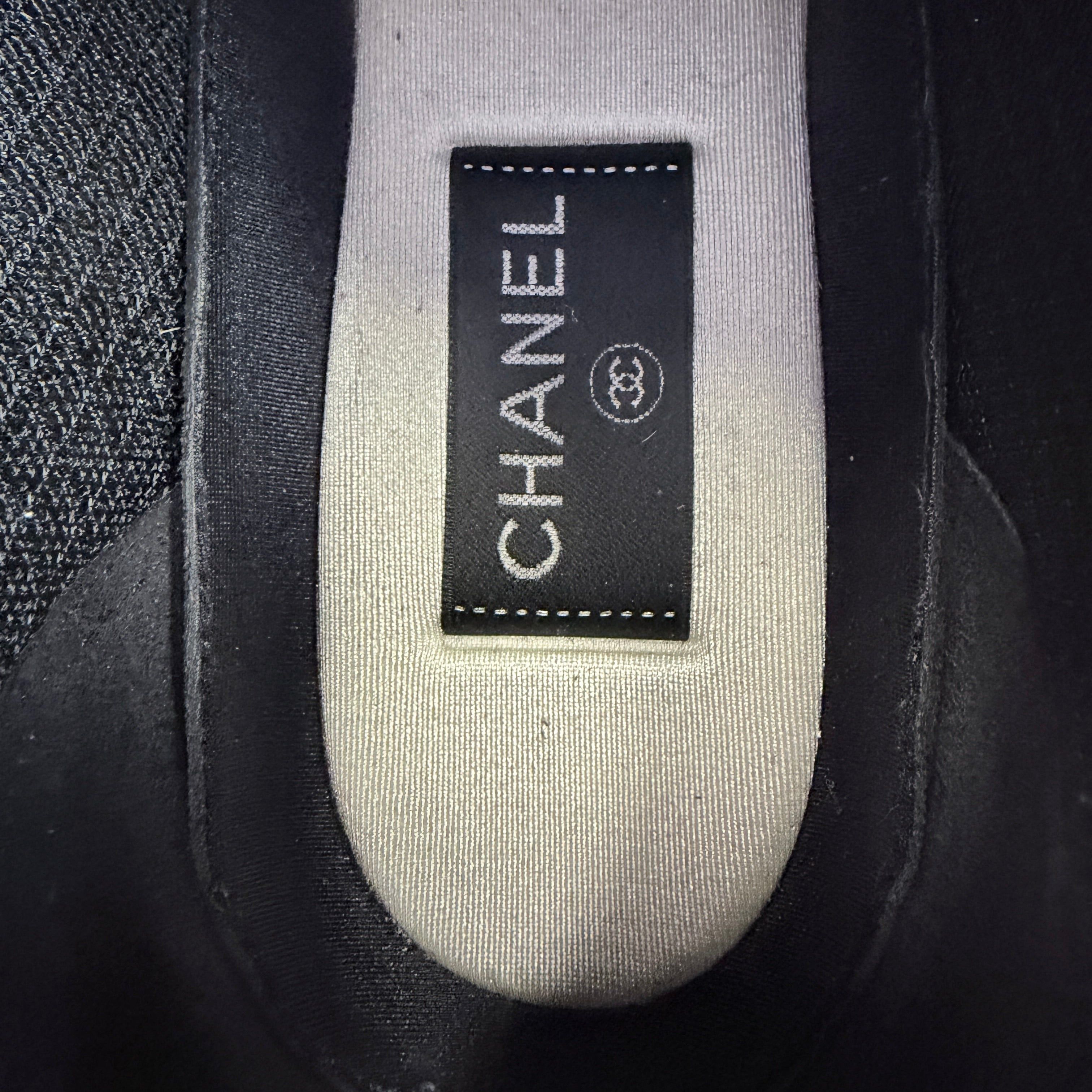 Chanel Runner Foam Black/Pink Size US 8 / EU 41 - 7 Thumbnail