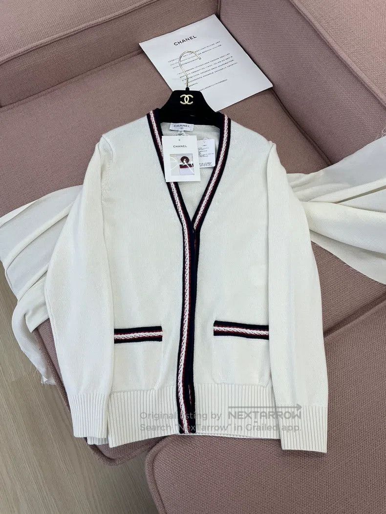 Chanel Chanel 26P white cashmere knitted cardigan jacket Size XXS / US 00 / IT 34 - 1 Thumbnail