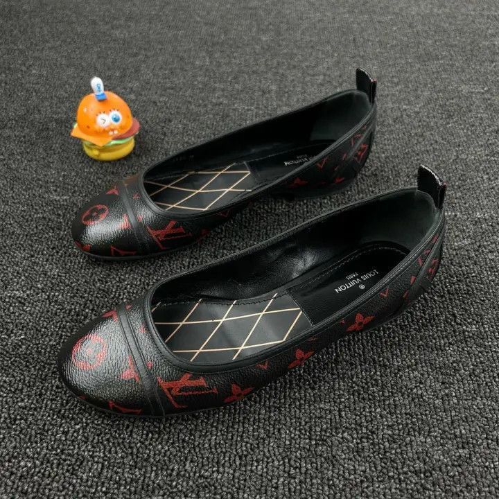 Louis Vuitton Louis Vuitton Classic Fashion Flat Shoes for Women -2508 Size US 6 / IT 36 - 1 Thumbnail