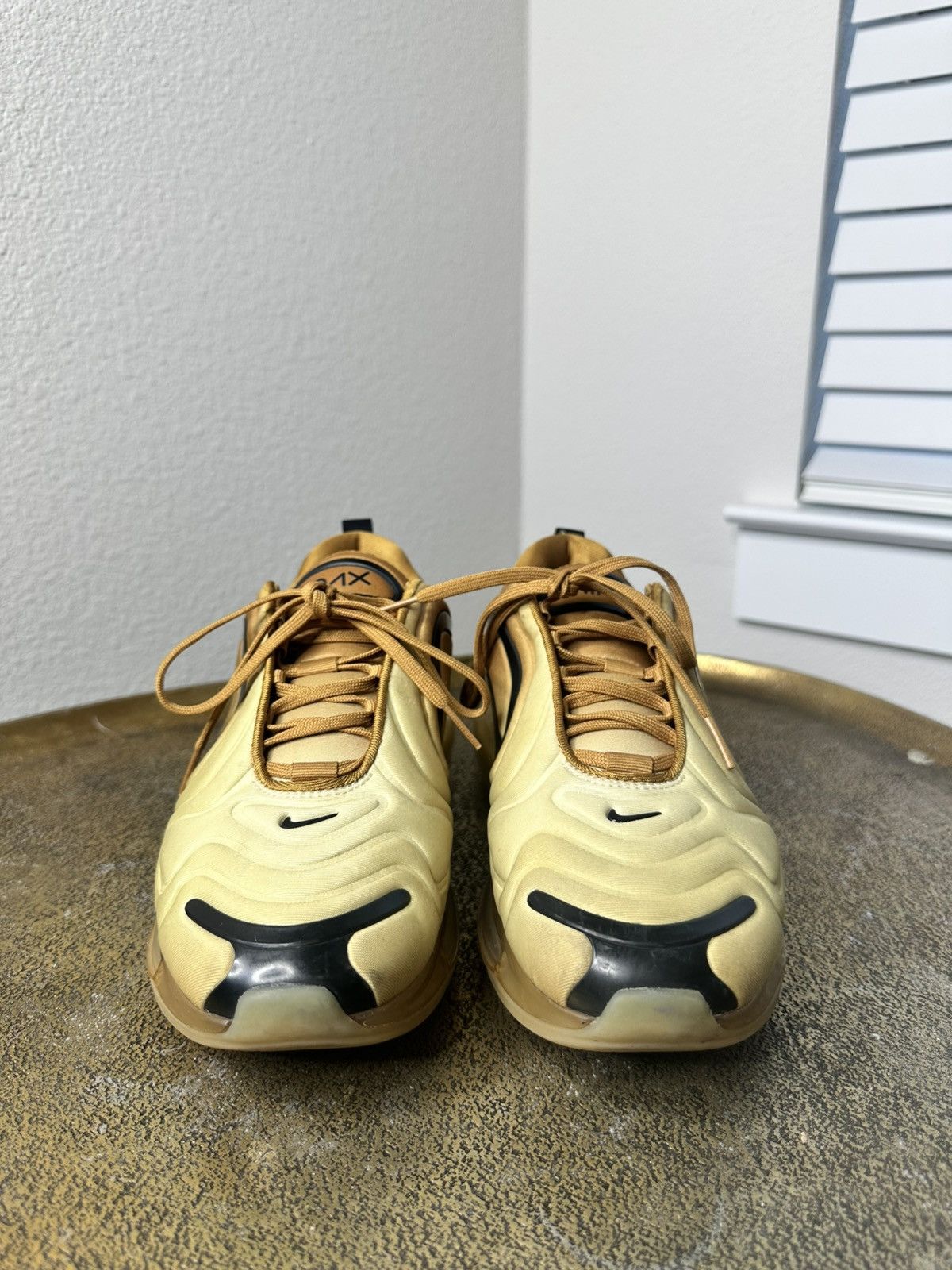 Nike Nike Air Max 720 Size US 9 / EU 42 - 3 Thumbnail