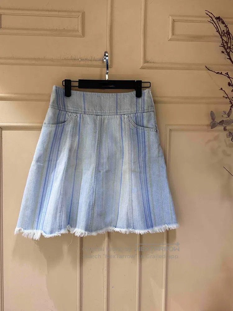 Chanel Chanel 18s light blue vertical denim skirt Size 24" / US 00 / IT 34 - 8 Thumbnail