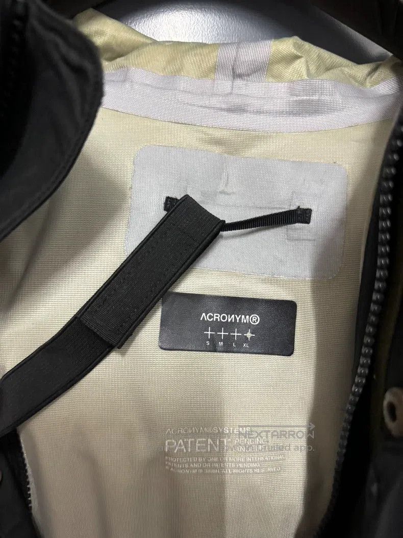 Acronym Acronym Black coat Size US XL / EU 56 / 4 - 5 Thumbnail