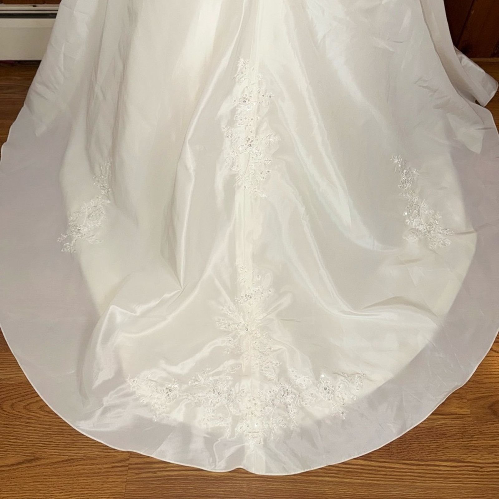 Other Stunning New Private Collection Taffeta Wedding Gown Size L / US 10 / IT 46 - 8 Thumbnail