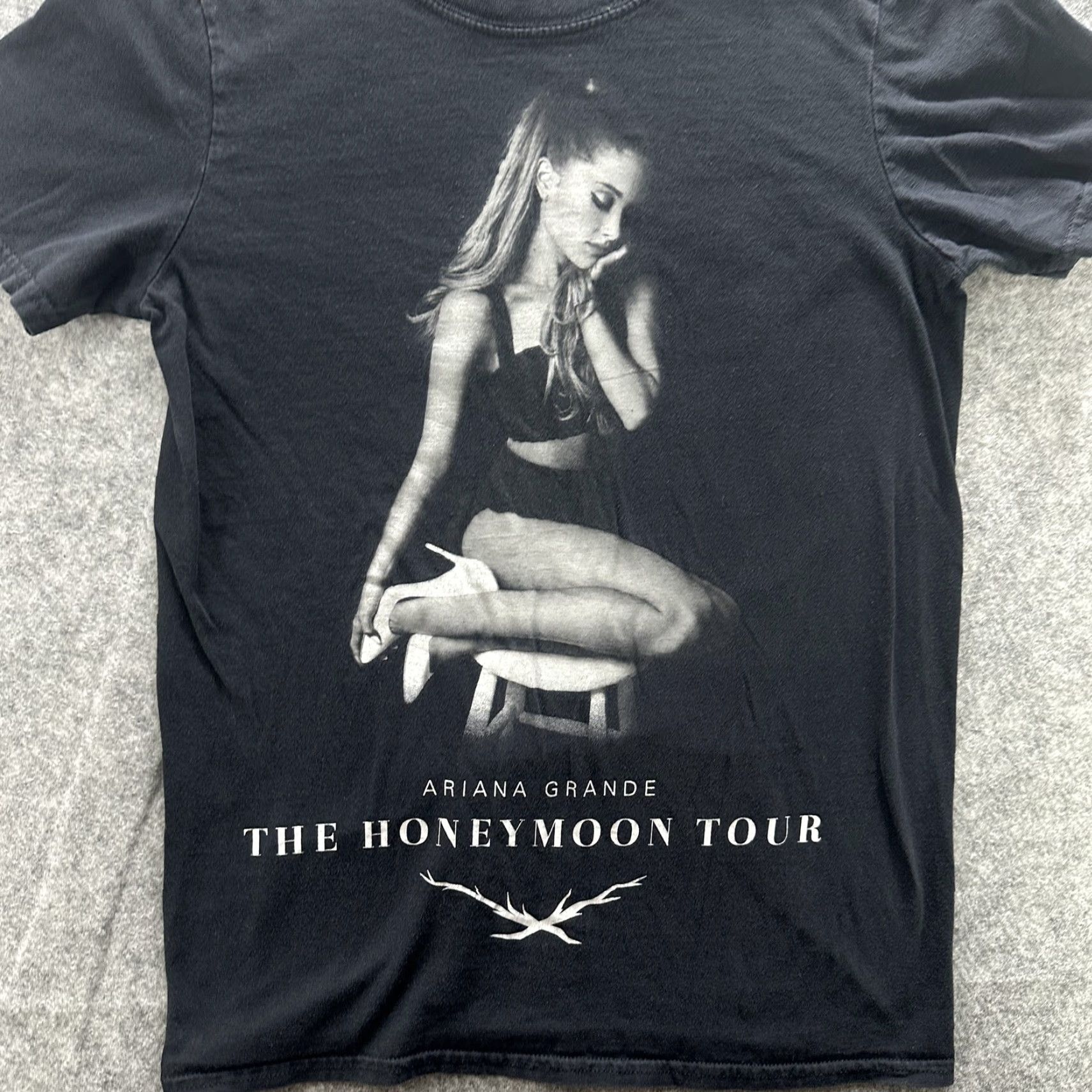Vintage Ariana Grande Shirt Womens Small Black The Honeymoon Tour 2015 Concert Pop Music T-Shirt Short Sleeve Crew Neck Size S / US 4 / IT 40 - 5 Thumbnail