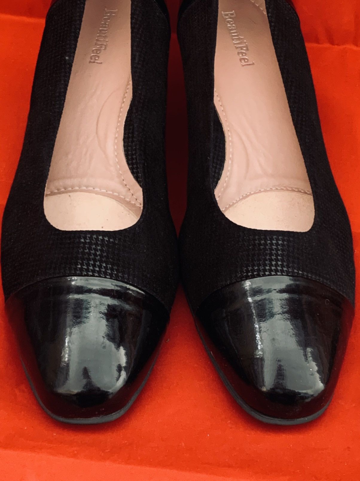 Designer BEAUTIFEEL Suede & Patent Leather Cap Toe Kitten Heel Pumps Size US 9 / IT 39 - 7 Thumbnail