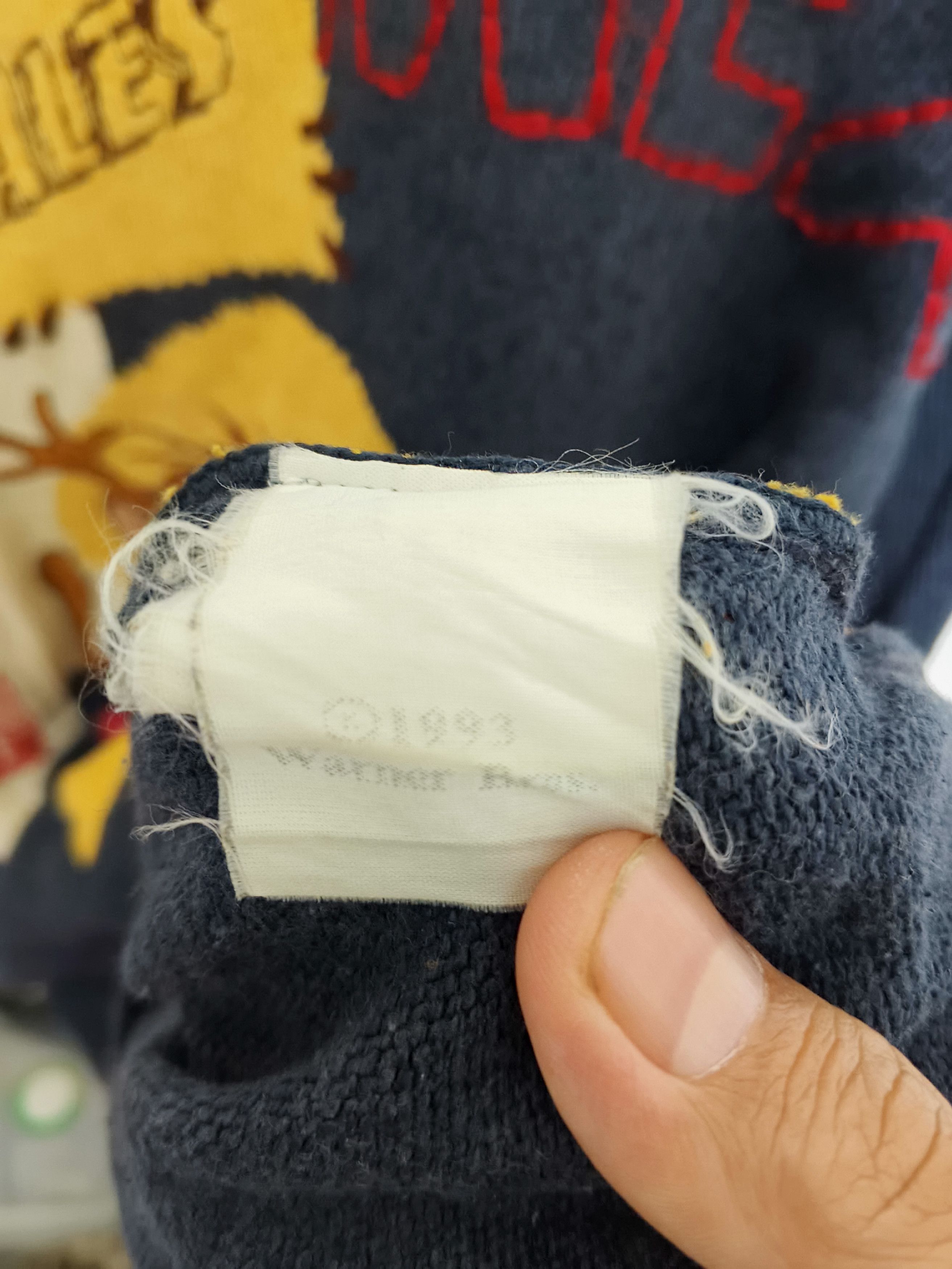 Iceberg VINTAGE ICEBERG 90S x WARNER BROS KNITWEAR Size US L / EU 52-54 / 3 - 5 Thumbnail