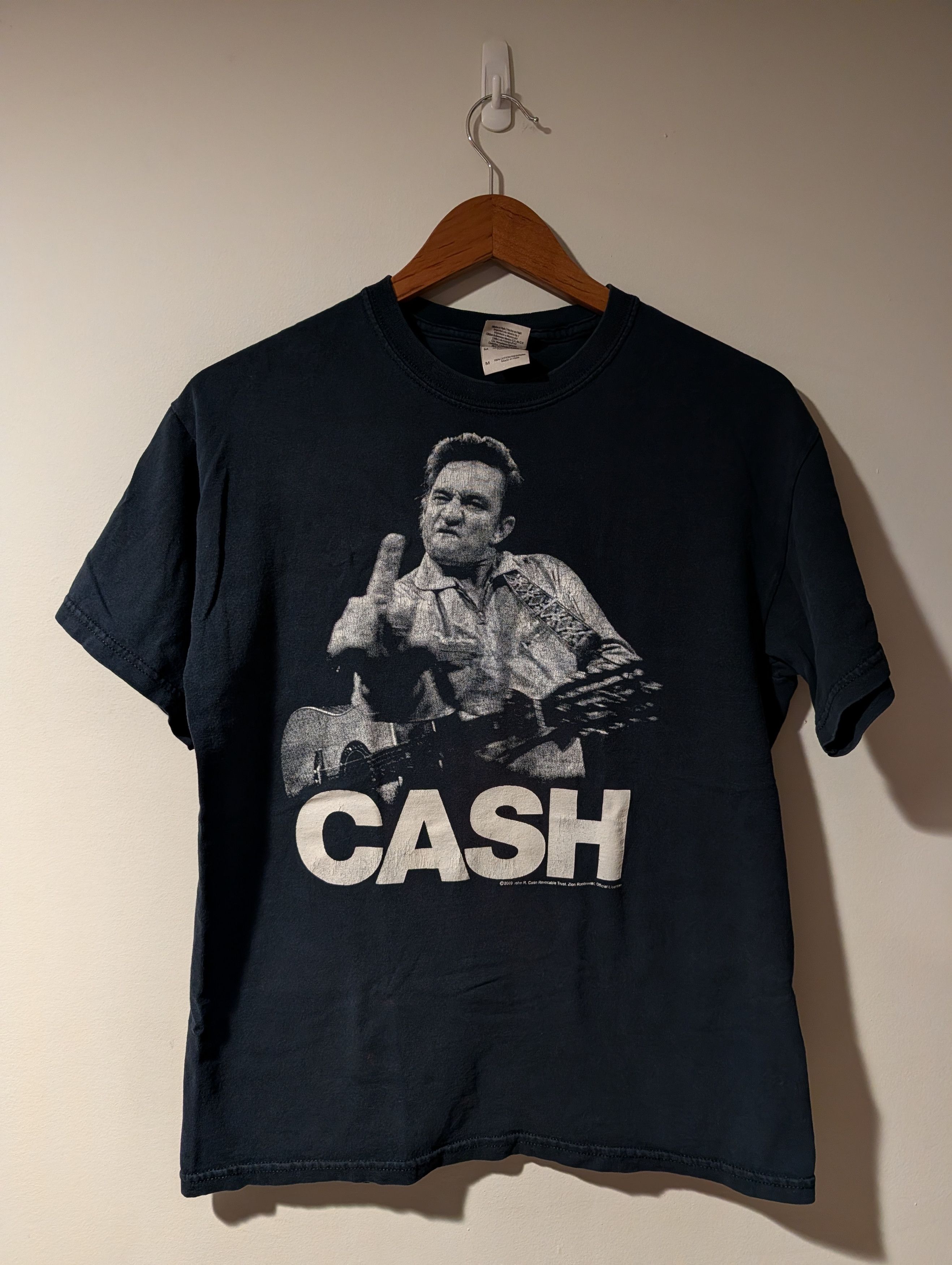 Band Tees Vtg Johnny Cash Middle Finger San Quentin Graphic T-Shirt Size US M / EU 48-50 / 2 - 1 Thumbnail