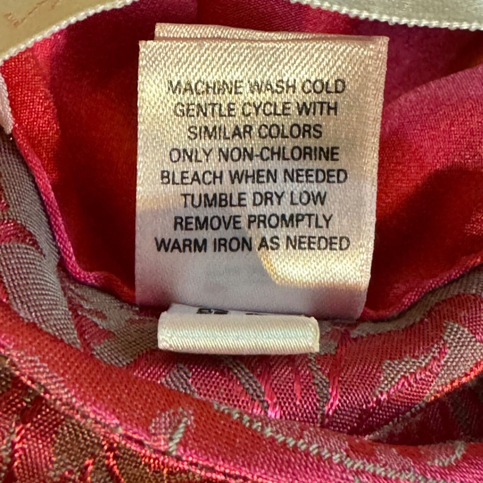 Victoria's Secret Victoria's Secret's Robe XS/S Red/Pink Brocade Robe No Belt Size ONE SIZE - 9 Thumbnail