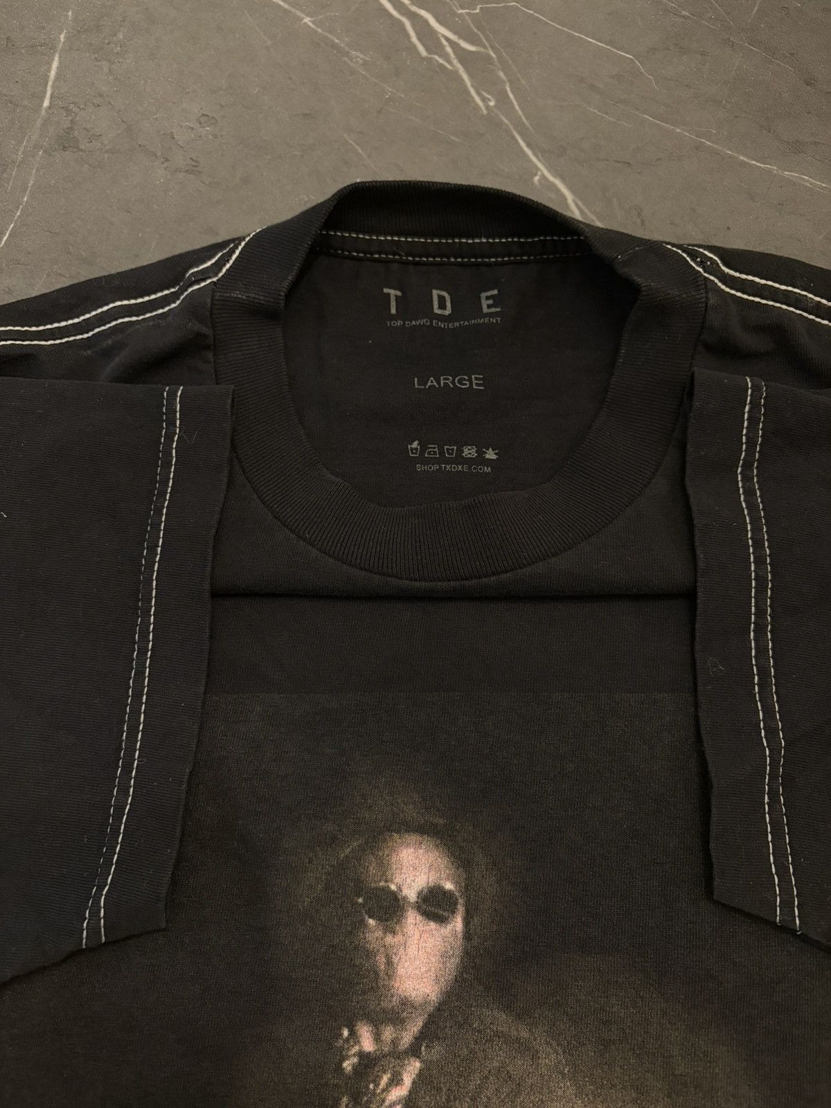 Top Dawg Entertainment 2016 Signed Groovy Tony Schoolboy Q Shirt Size US L / EU 52-54 / 3 - 4 Thumbnail