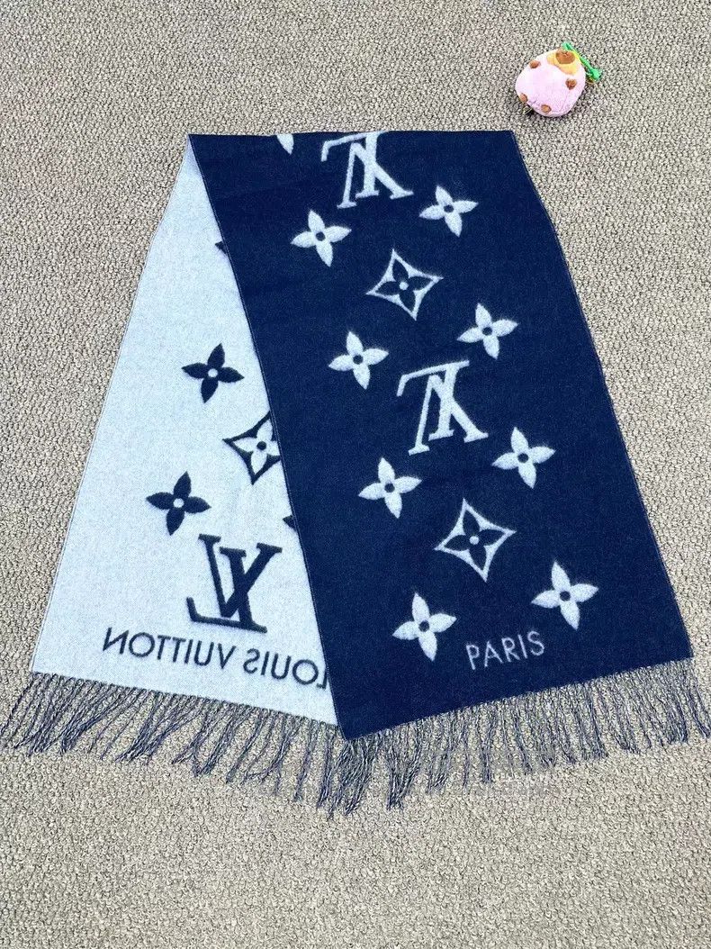 Louis Vuitton Louis Vuitton Blue full logo cashmere fringe scarf Size ONE SIZE - 1 Thumbnail