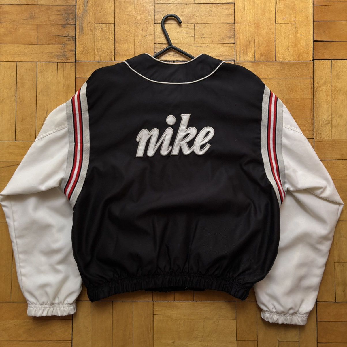 Nike Vintage 90’s Nike Baseball Jacket Black White Boxy Fits Size US M / EU 48-50 / 2 - 2 Thumbnail