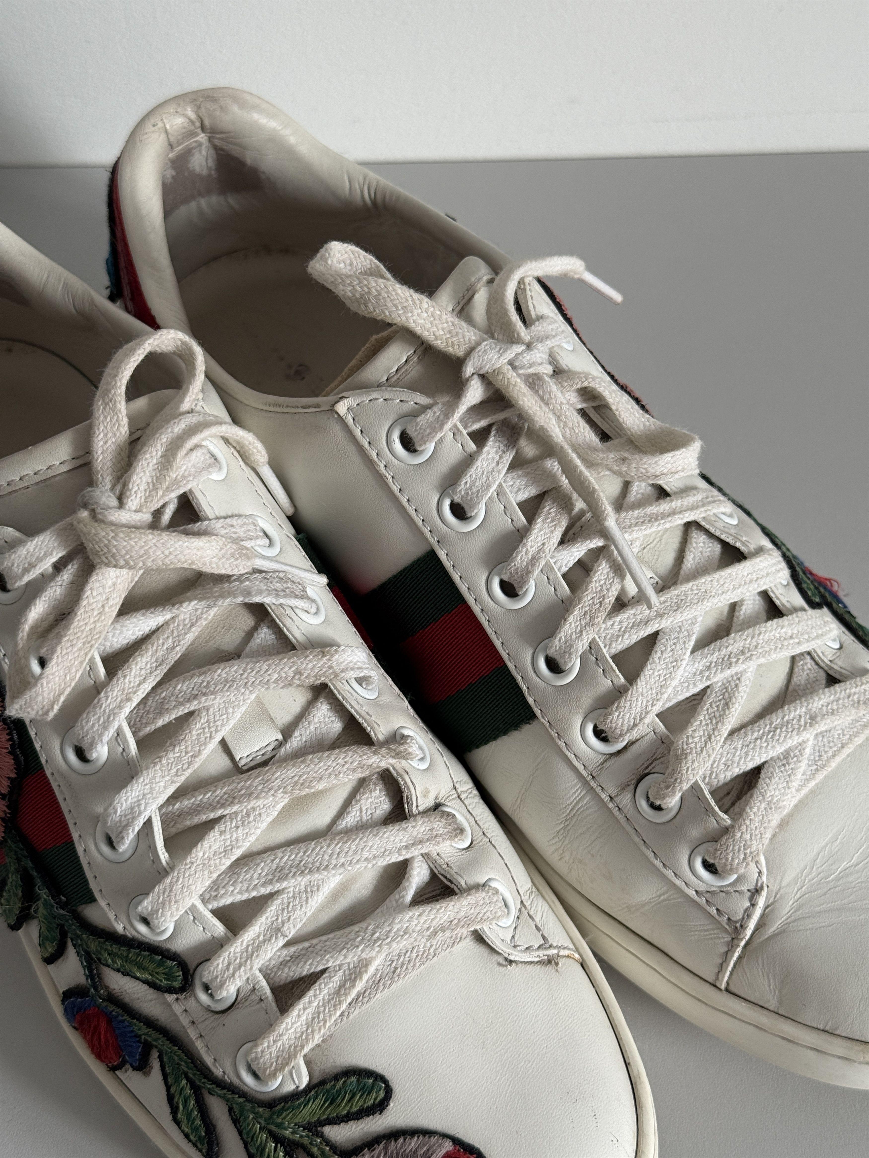 Gucci Gucci White Floral Embroidered Leather Ace Sneakers Size US 7 / IT 37 - 9 Thumbnail