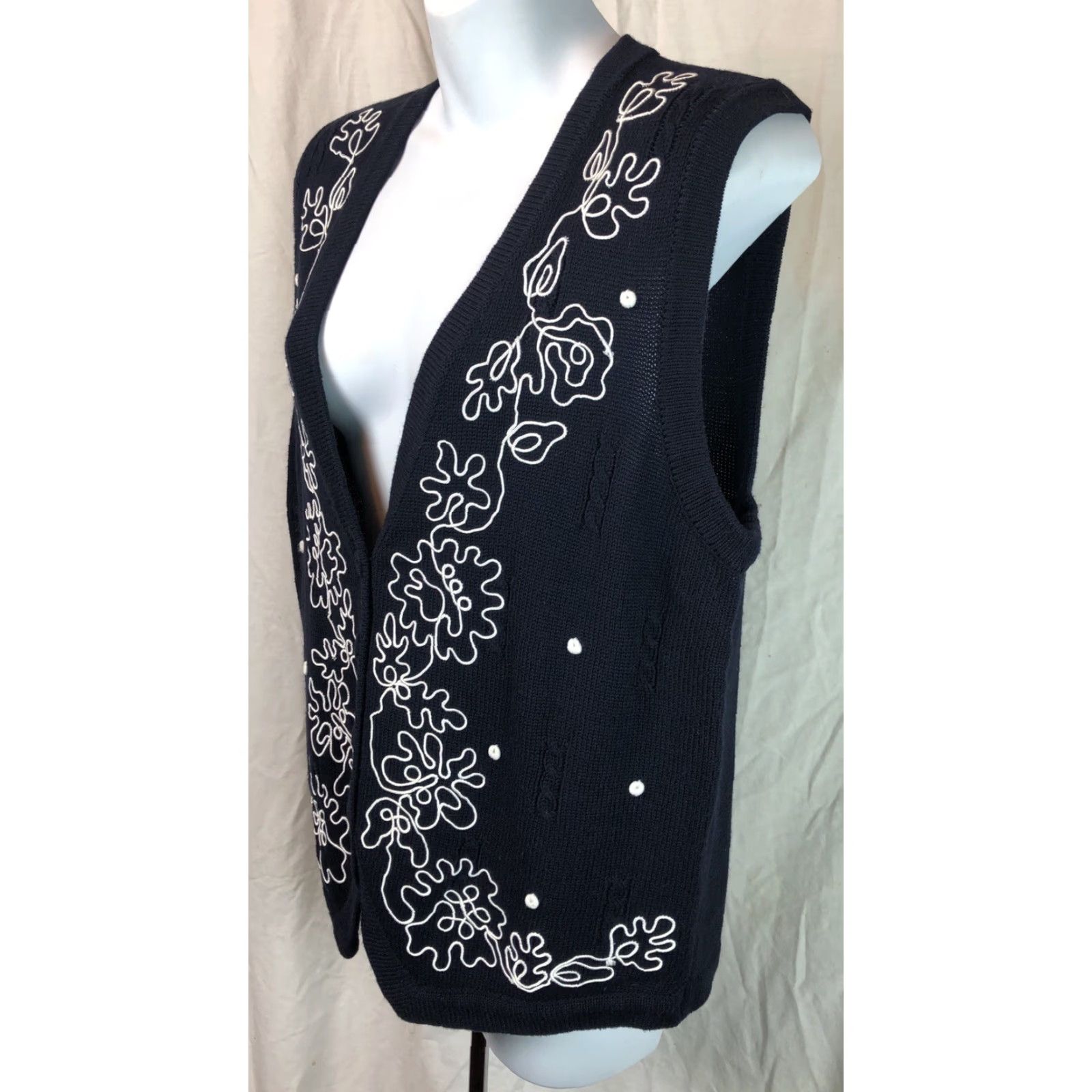 Vintage VINTAGE Alfred Dunner Sweater Vest Women S Blue Embroidered Button V-neck 90s Cottagecore Knit Sleeveless Casual Workwear Fall Winter Spring Size S / US 4 / IT 40 - 3 Thumbnail