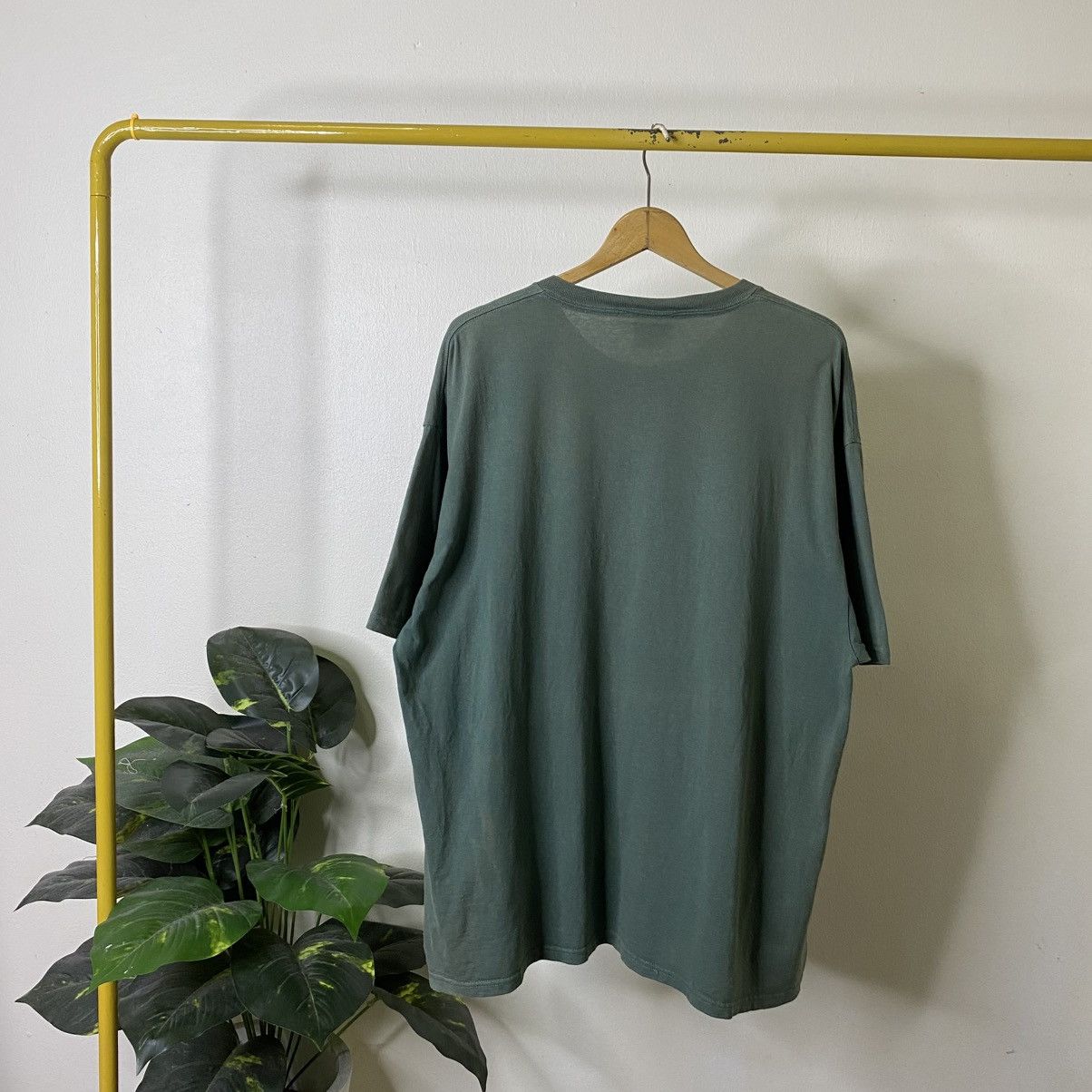 Nike 1990s Nike Essential Embroidery Small Swoosh Faded Green Tee Size US XXL / EU 58 / 5 - 8 Thumbnail