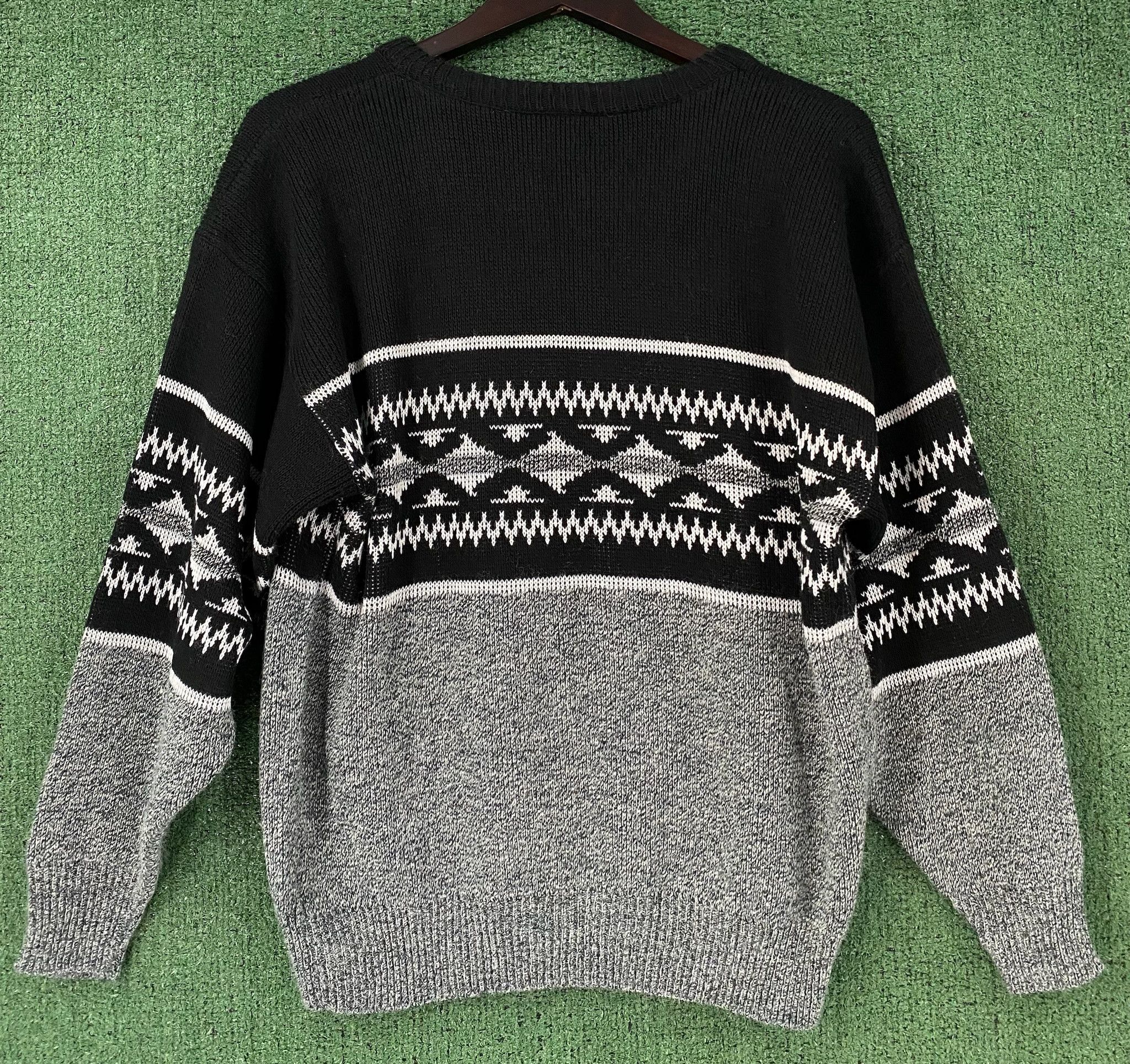 Vintage 80’s Sweater Graphix Black & Grey Patterned Sweater Large Size US L / EU 52-54 / 3 - 5 Thumbnail