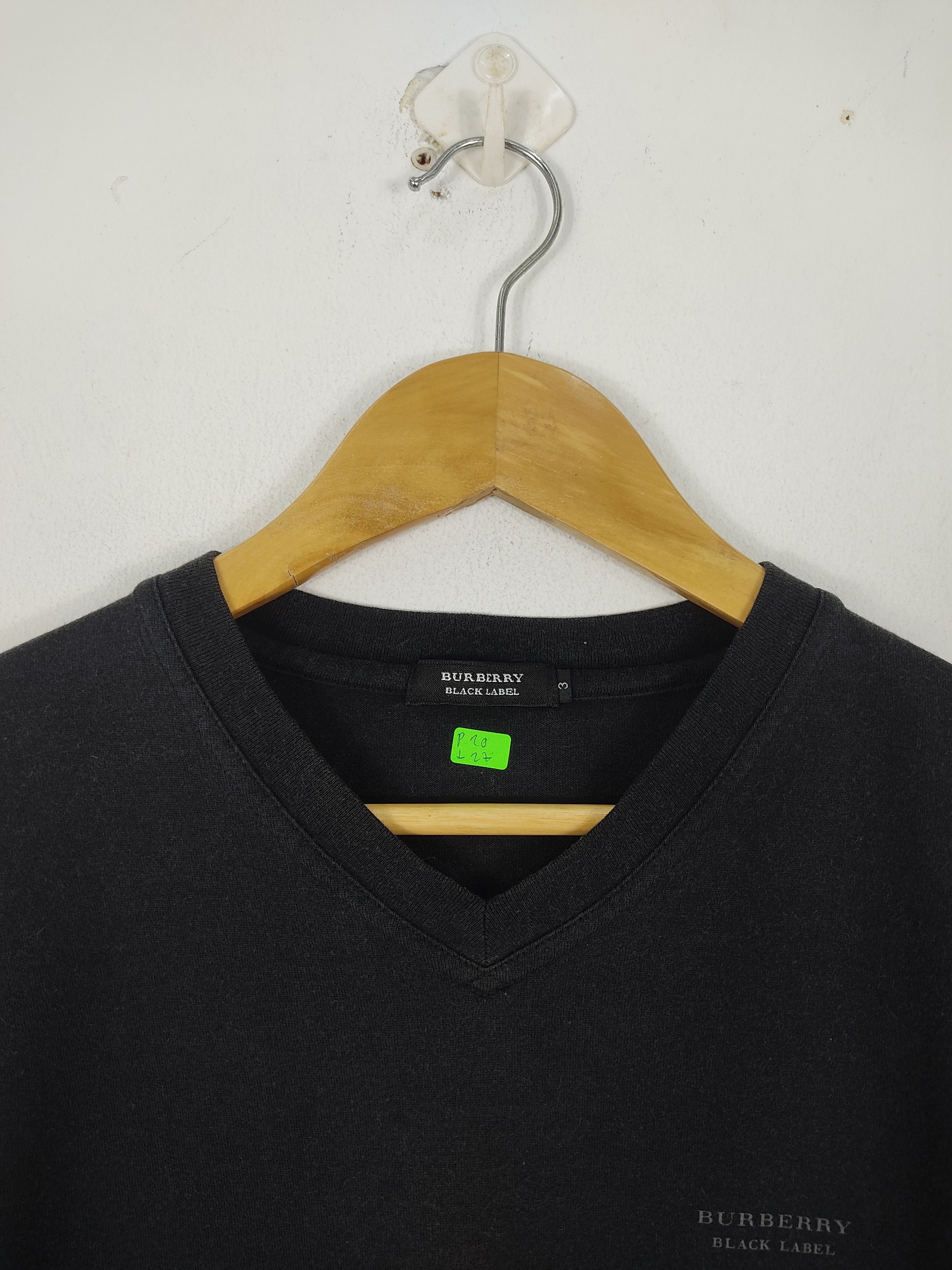 Burberry Burberry Black Label V Neck T-shirt Size US M / EU 48-50 / 2 - 8 Thumbnail