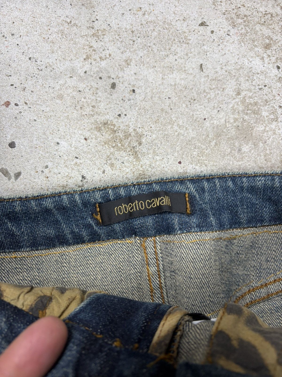Roberto Cavalli 2005 Roberto Cavalli Rare Mini Denim Skirt Gold Beaded Panel Size 26" / US 2 / IT 38 - 3 Thumbnail