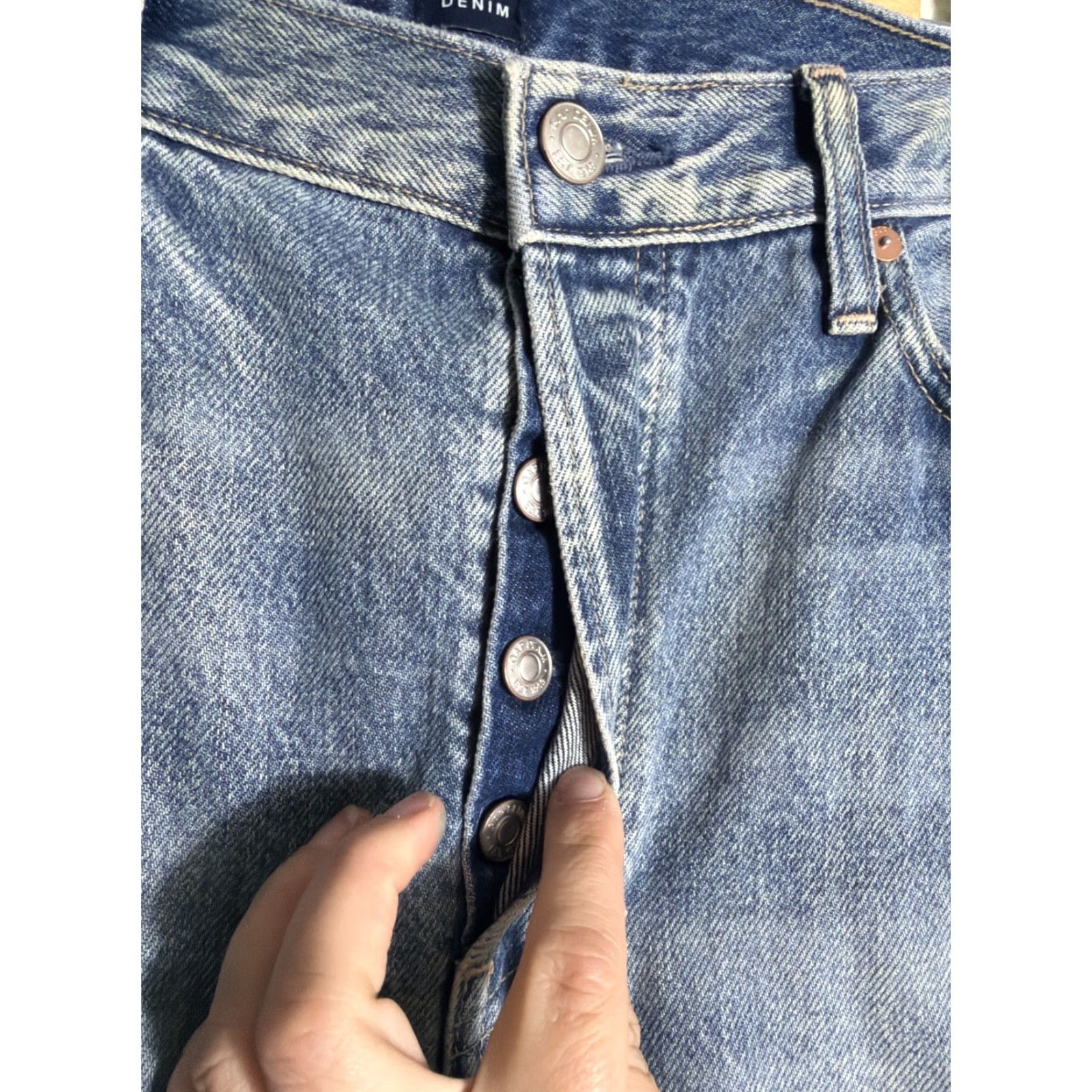 Gap VINTAGE? Gap Denim Women’s 10 Boyfriend Jeans Light Wash Distressed 34x26 Size 32" / US 10 / IT 46 - 6 Thumbnail