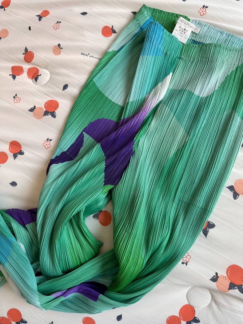 Issey Miyake Issey Miyake size:2 Green cloud pleated trousers Size 31" - 5 Thumbnail