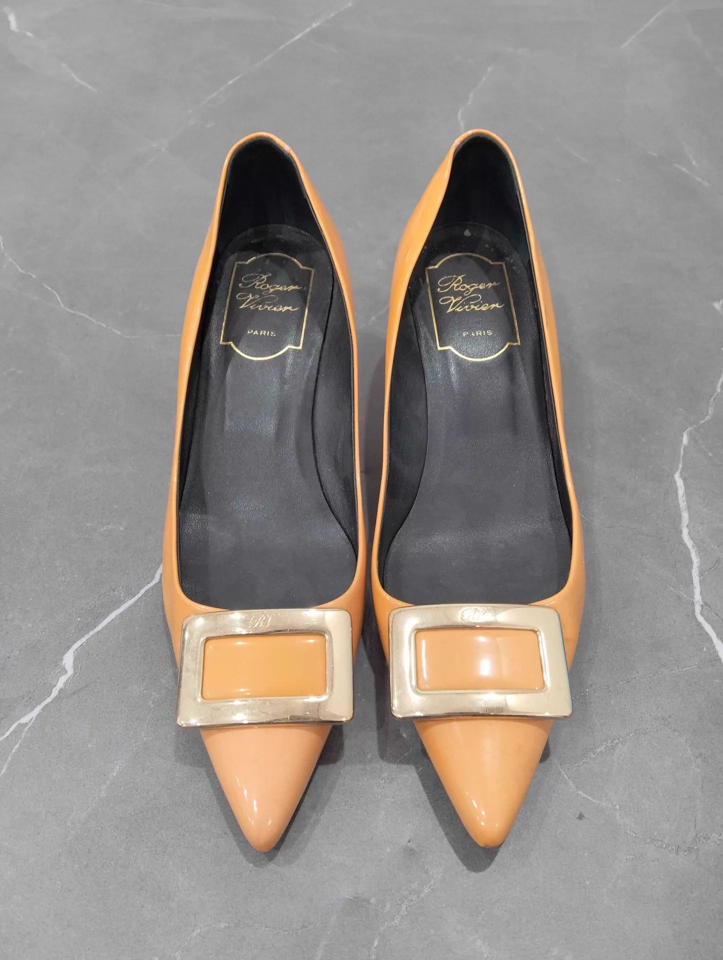Roger Vivier Roger Vivier Patent Leather Pointed Toe Pumps 36 Size US 5.5 / IT 35.5 - 4 Thumbnail