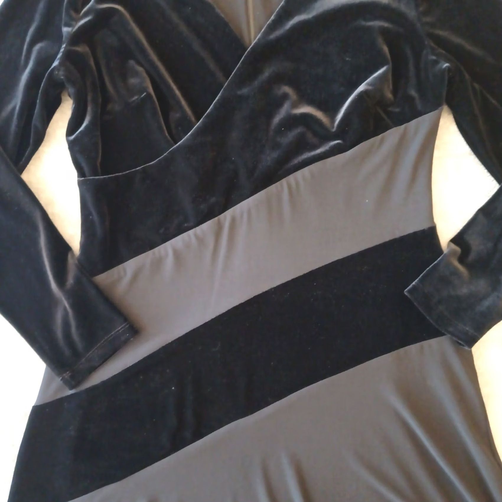Ralph Lauren Lauren Ralph Lauren Dress Size 14 Black Knee Length Long Sleeve Velour V Neck Womens Size XL / US 12-14 / IT 48-50 - 4 Thumbnail