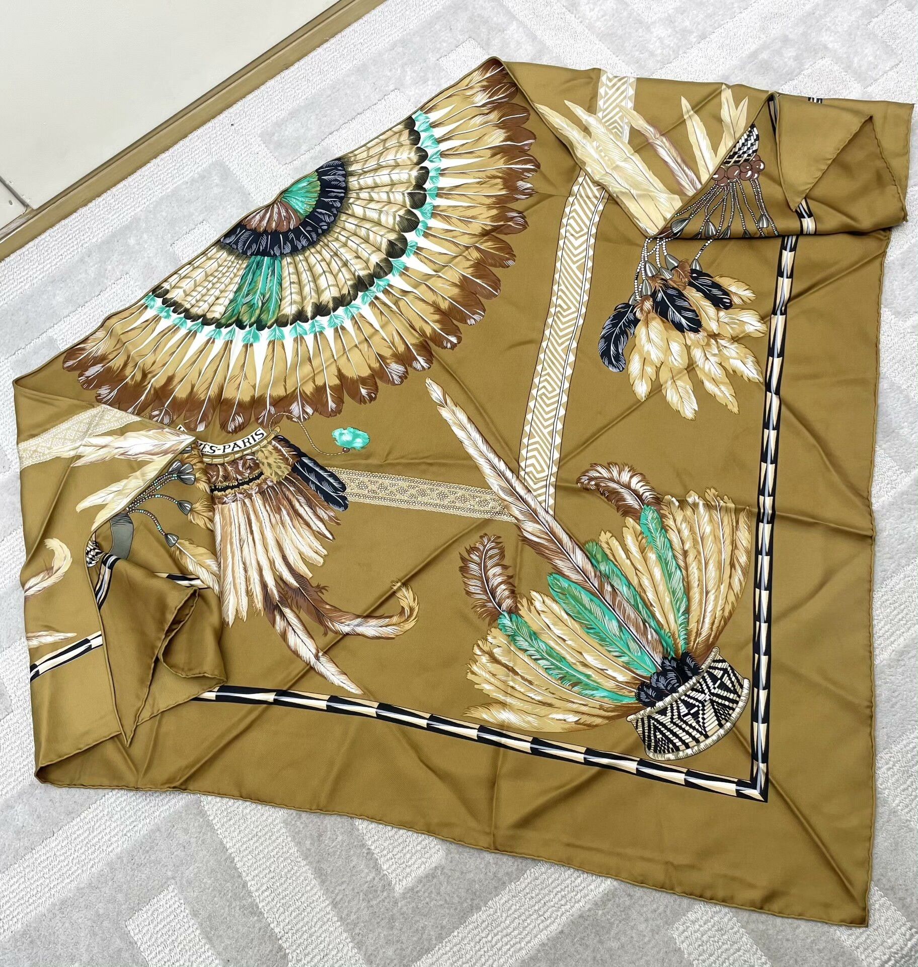 Hermes Hermes Feather Triangle Scarf Size ONE SIZE - 1 Thumbnail