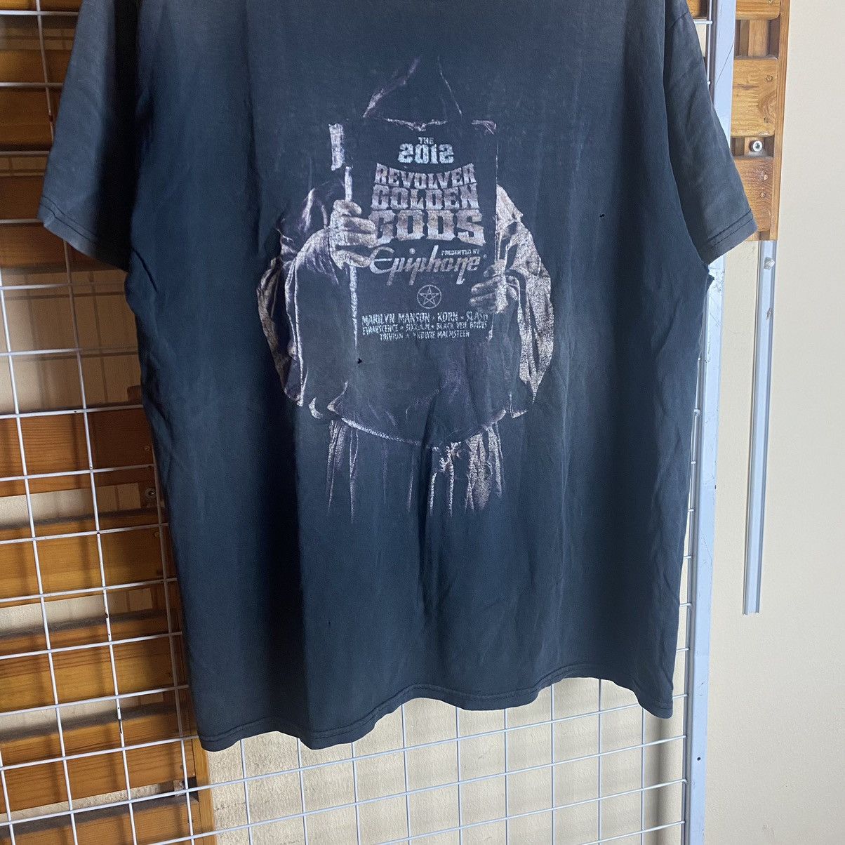 Band Tees × Vintage Vintage The 2012 Revolver Gold Gods tshirt XL Distressed Size US XL / EU 56 / 4 - 4 Thumbnail