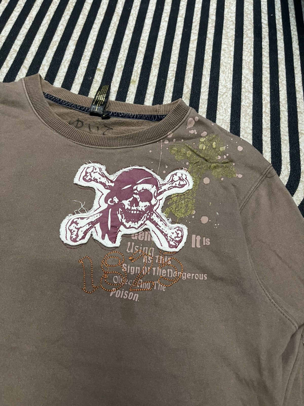 Eternal 2000s ETERNAL SKULL/CROSS DESIGN SUNFADED SWEATSHIRT Size US M / EU 48-50 / 2 - 7 Thumbnail