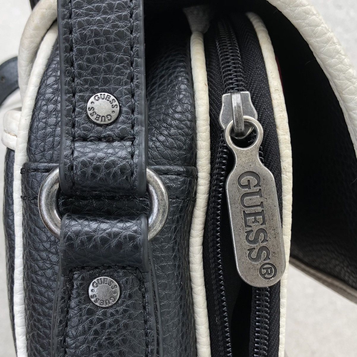 Guess SS19 GUESS Big LOGO embossed Leather Shoulder Bag Size ONE SIZE - 6 Thumbnail