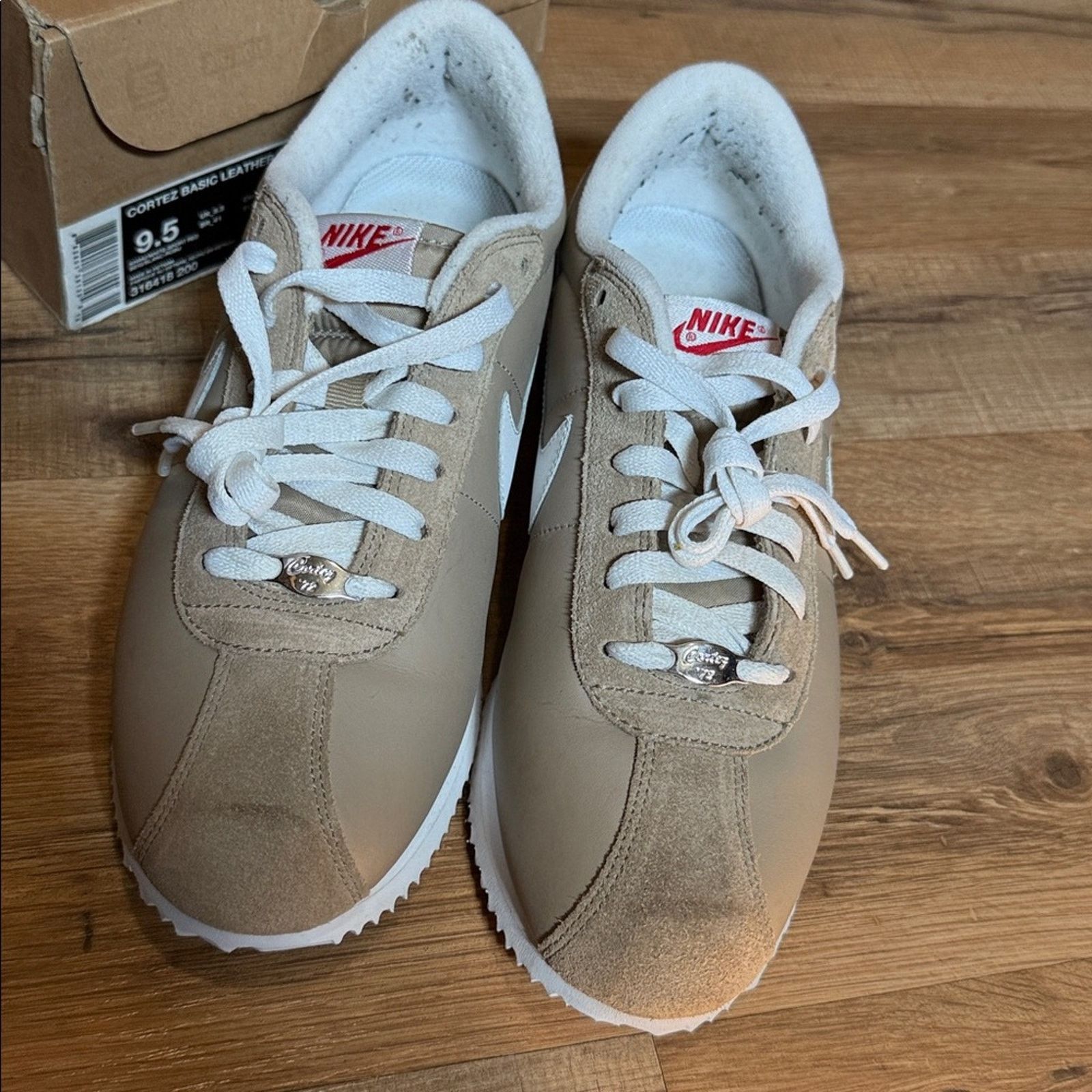 Nike 2010 Nike Cortez Basic Leather 0’6 Khaki Sport Red Size US 9.5 / EU 42-43 - 6 Thumbnail