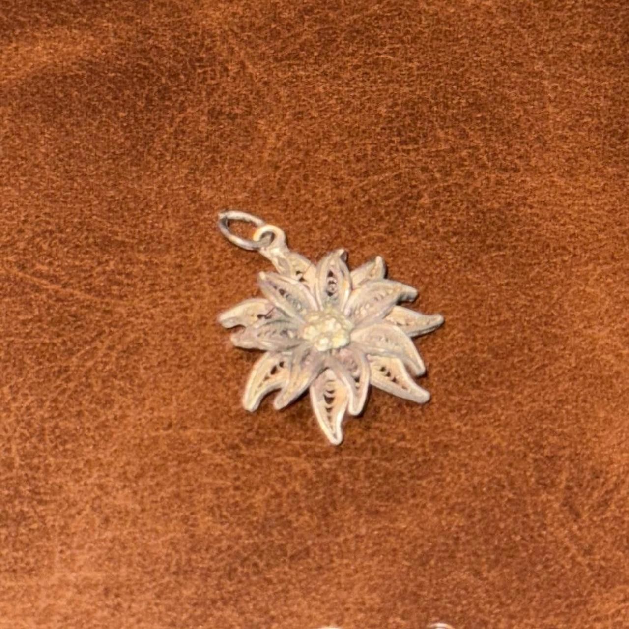 Designer Vintage Sterling Silver Flower Pendant/Charm Size ONE SIZE - 3 Thumbnail