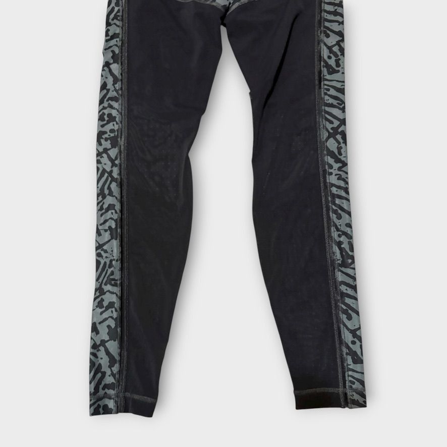 Lululemon Lululemon Hot To Street Tight 6 Brushed Animal Coal Black Gr Size 28" / US 6 / IT 42 - 8 Thumbnail