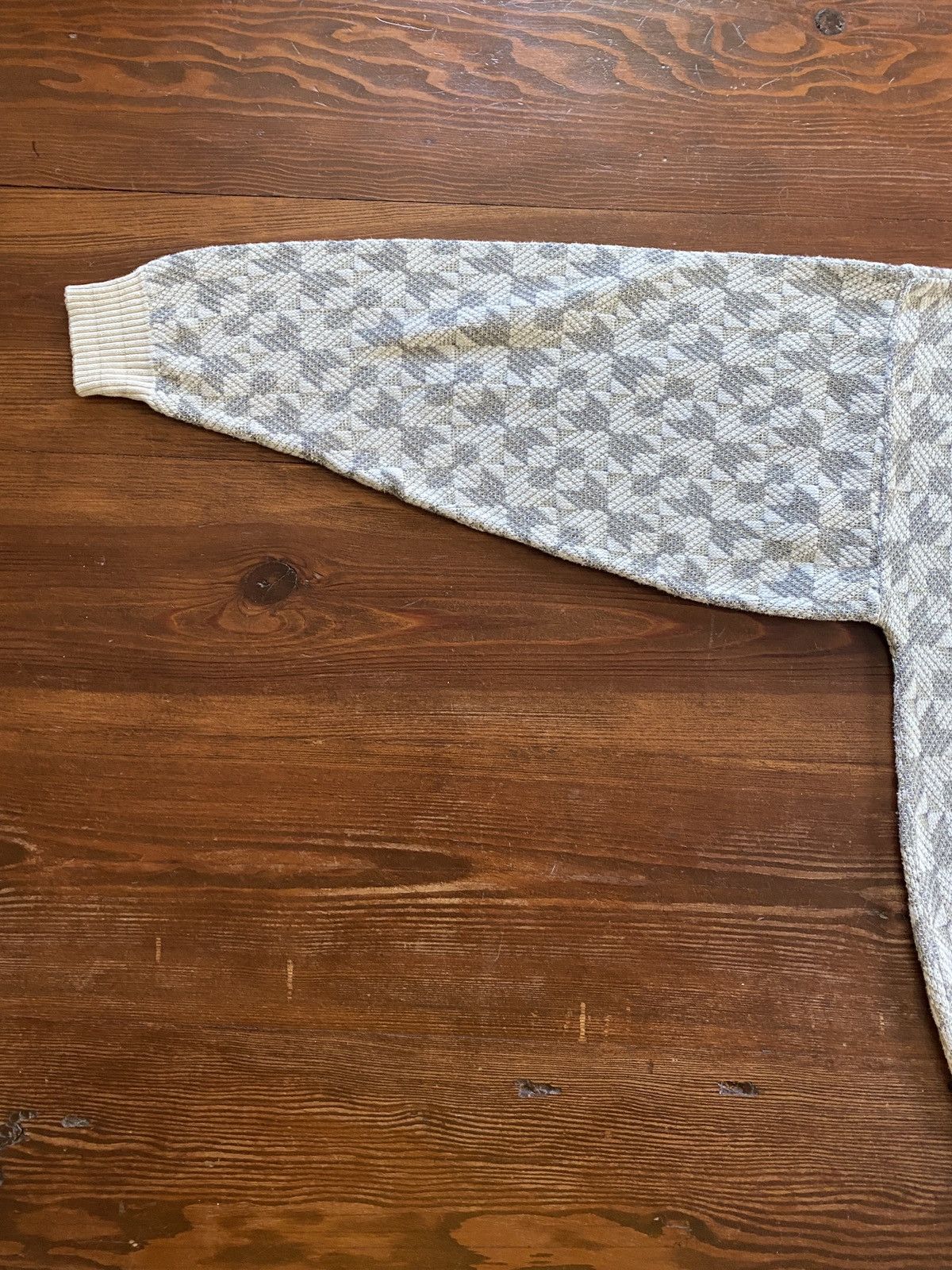 Vintage Vintage 90’s Geometric Pattern White & Grey Knit Sweater Size US M / EU 48-50 / 2 - 12 Thumbnail