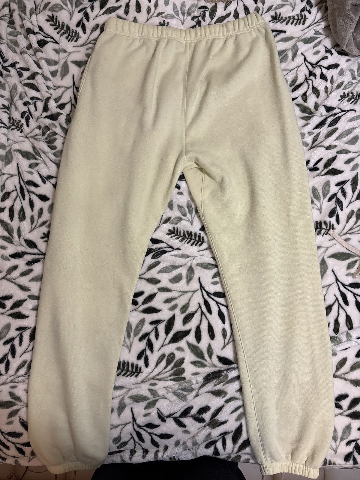 Essentials Fear of God Essentials Sweatpants Cream Size US 34 / EU 50 - 2 Thumbnail