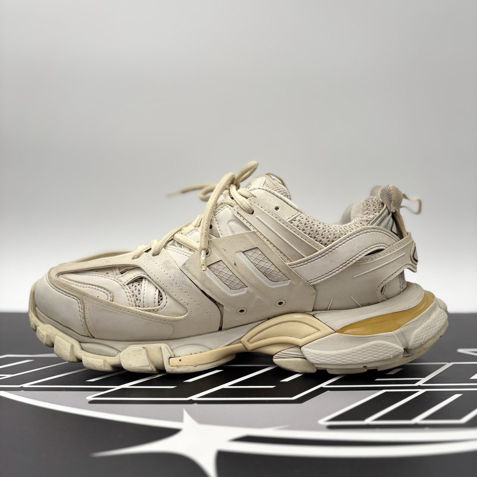 Balenciaga Balenciaga Track Sneaker ' Crème White ' | GOOD CONDITION Size US 9 / EU 42 - 4 Thumbnail