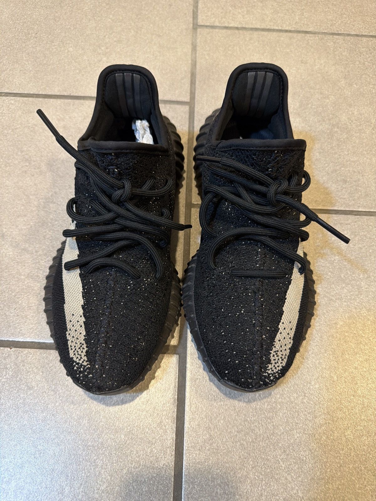 Yeezy Yeezy 350 V2 Oreo Size US 8 / EU 41 - 3 Thumbnail