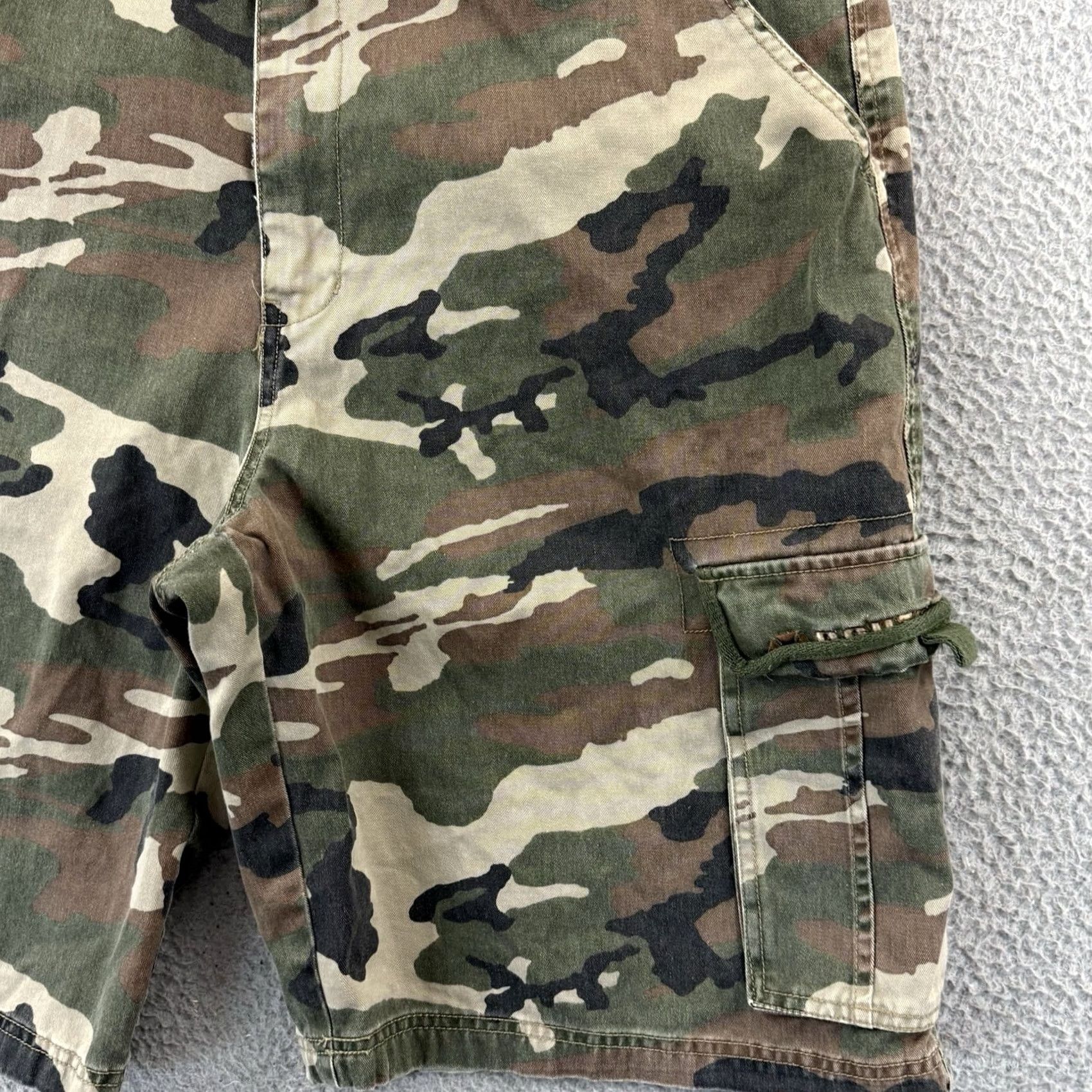 Southpole VINTAGE SouthPole Cargo Shorts Mens 38 Camo Baggy Fit Loose Y2K Hip Hop 11” Size US 38 / EU 54 - 2 Thumbnail
