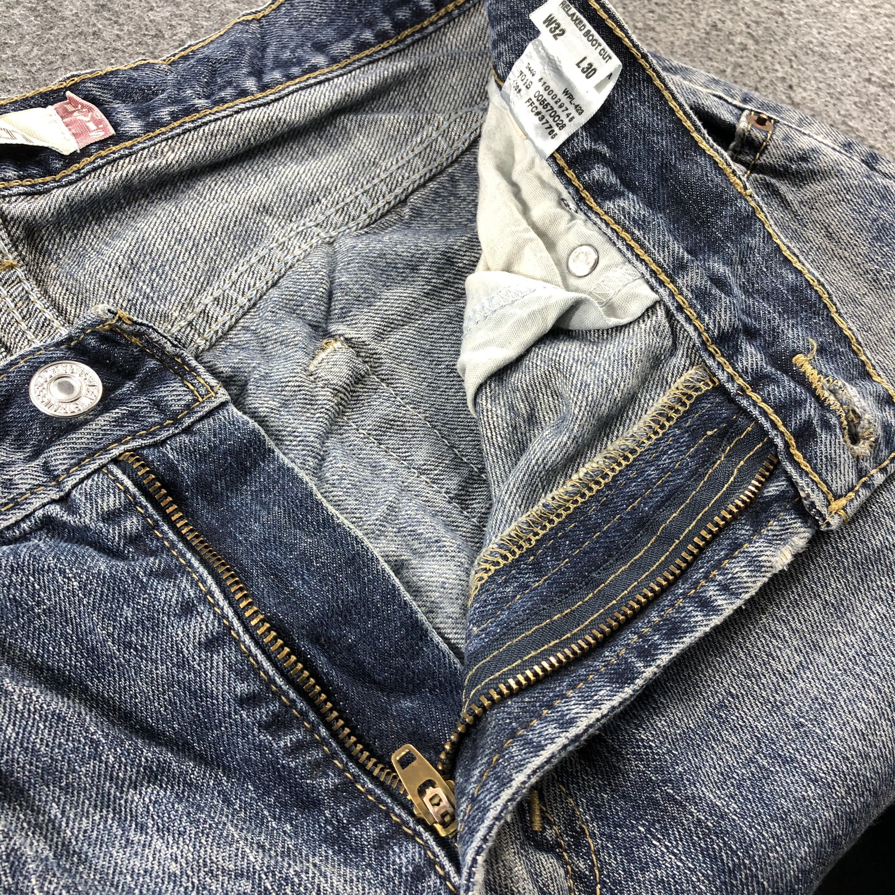 Levi's Vintage Blue Wash Levis 557 Flare Jeans-J2628 Size US 31 - 10 Thumbnail
